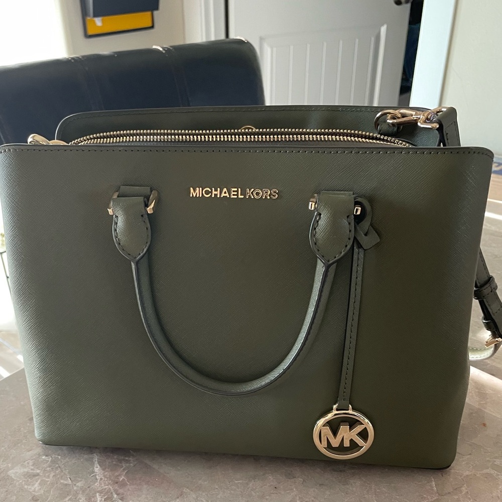 Michael kors olive green cross body